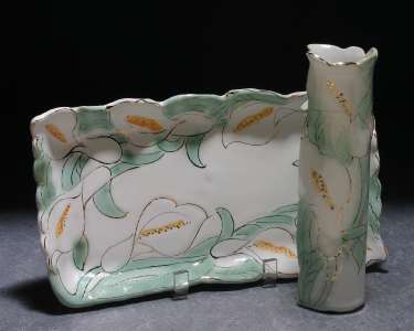 Hidden "Chai Vase & matching White Calla Lily tray